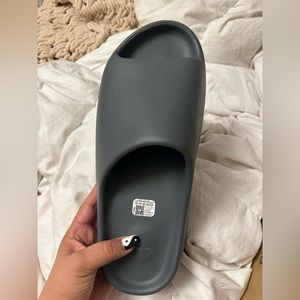 Yeezy Slide Slate Grey Size 13